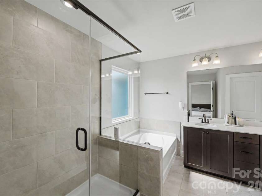 1717 Unison Drive, Charlotte, NC 28262.  MLS# CAR4405855, YatesRealty ID 42350. Primary Bath