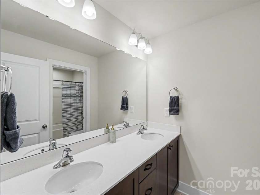 1717 Unison Drive, Charlotte, NC 28262.  MLS# CAR4405855, YatesRealty ID 42350. Secondary Bathroom