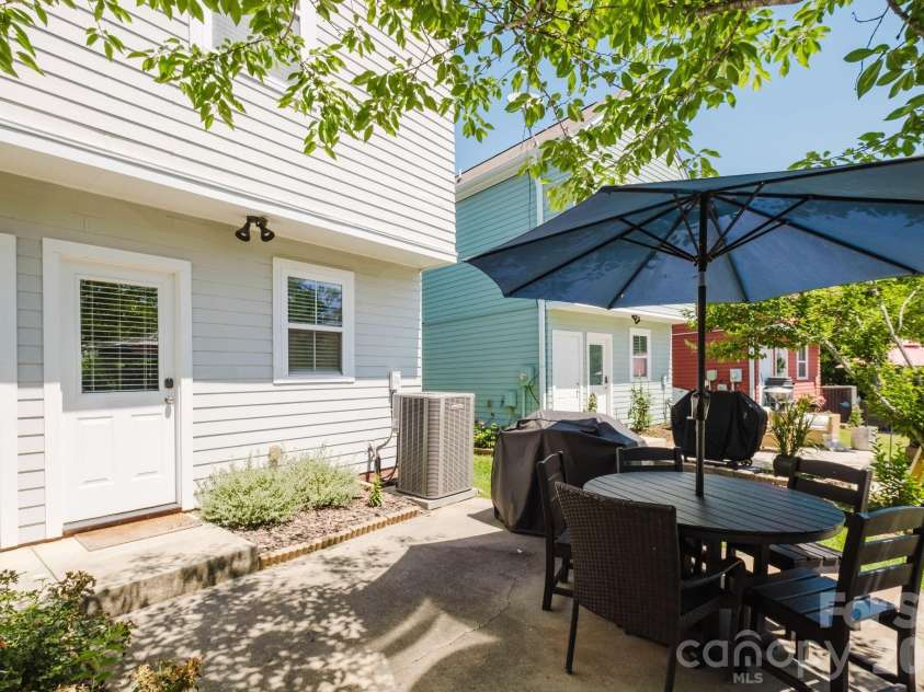 15911 Rose Glenn Lane, Davidson, NC 28036.  MLS# CAR4399213, YatesRealty ID 42351. 
