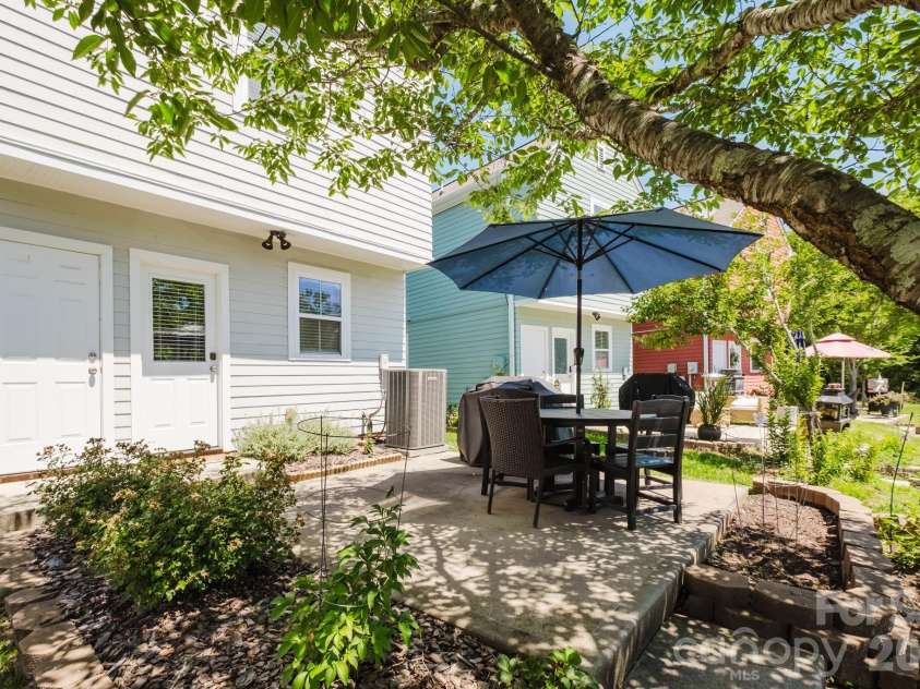 15911 Rose Glenn Lane, Davidson, NC 28036.  MLS# CAR4399213, YatesRealty ID 42351. 