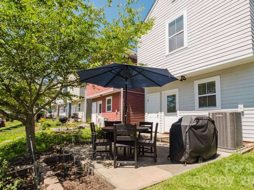 15911 Rose Glenn Lane, Davidson, NC 28036.  MLS# CAR4399213, YatesRealty ID 42351. 
