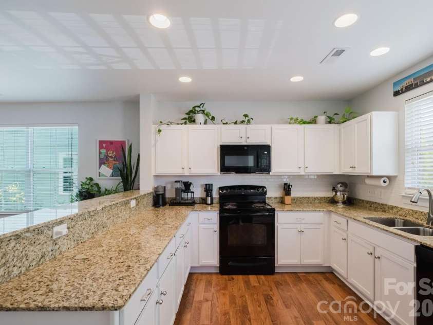 15911 Rose Glenn Lane, Davidson, NC 28036.  MLS# CAR4399213, YatesRealty ID 42351. 