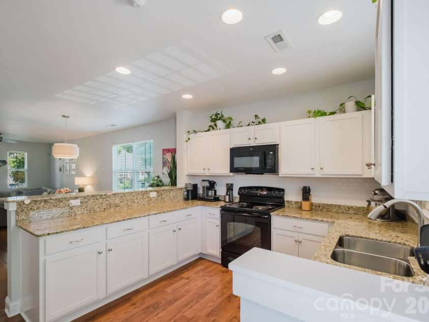 15911 Rose Glenn Lane, Davidson, NC 28036.  MLS# CAR4399213, YatesRealty ID 42351. 