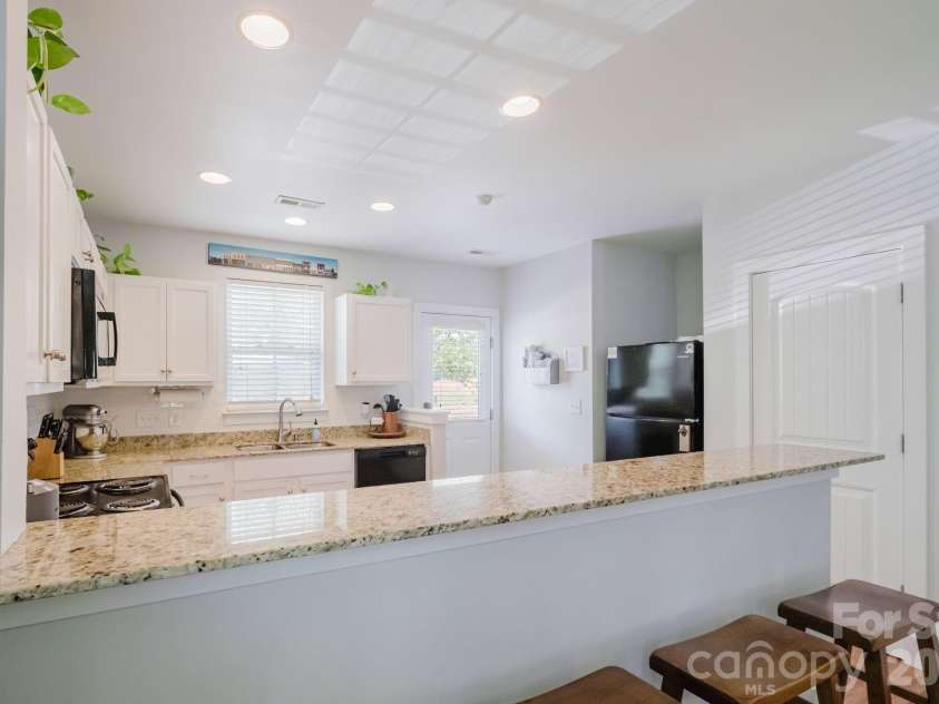 15911 Rose Glenn Lane, Davidson, NC 28036.  MLS# CAR4399213, YatesRealty ID 42351. 