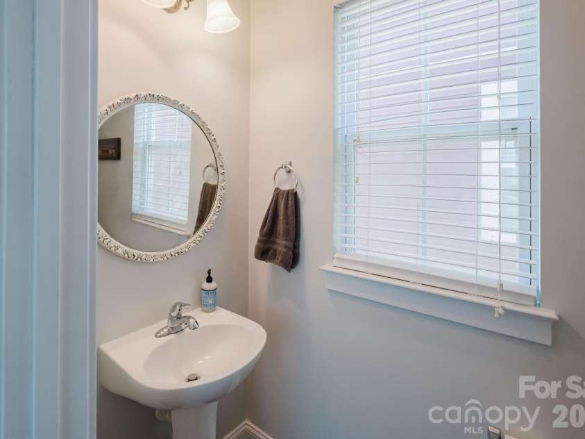 15911 Rose Glenn Lane, Davidson, NC 28036.  MLS# CAR4399213, YatesRealty ID 42351. 