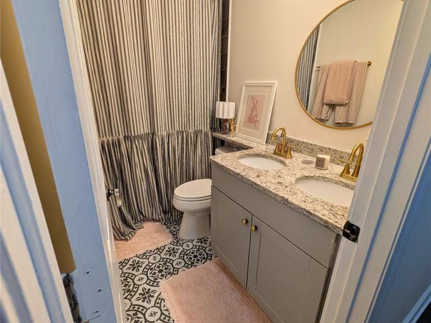1725 Jennings Street, Charlotte, NC 28216.  MLS# CAR4404492, YatesRealty ID 42352. 