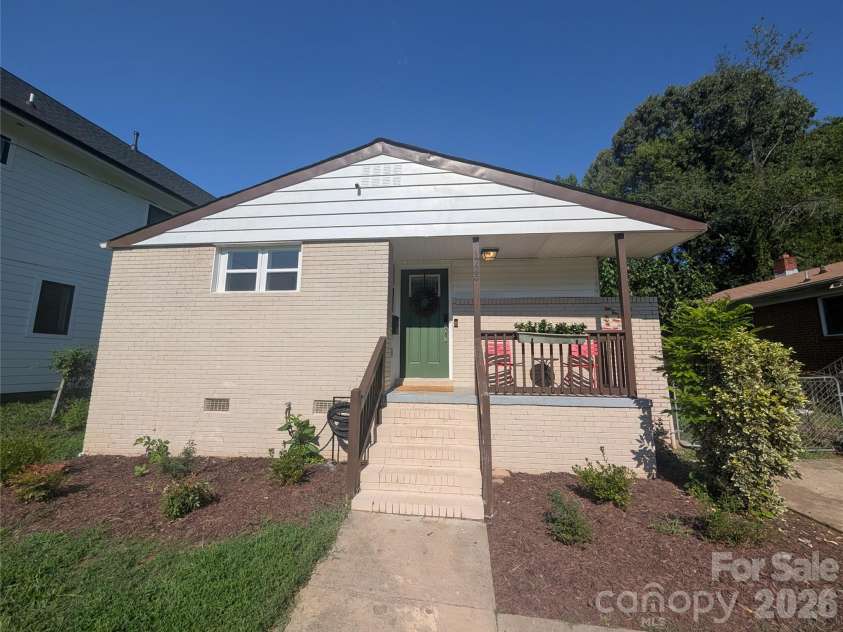 1725 Jennings Street, Charlotte, NC 28216.  MLS# CAR4404492, YatesRealty ID 42352. 