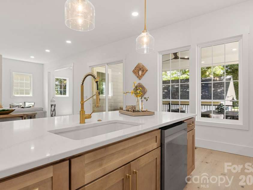 1127 Allen Street, Charlotte, NC 28205.  MLS# CAR4412112, YatesRealty ID 42354. 