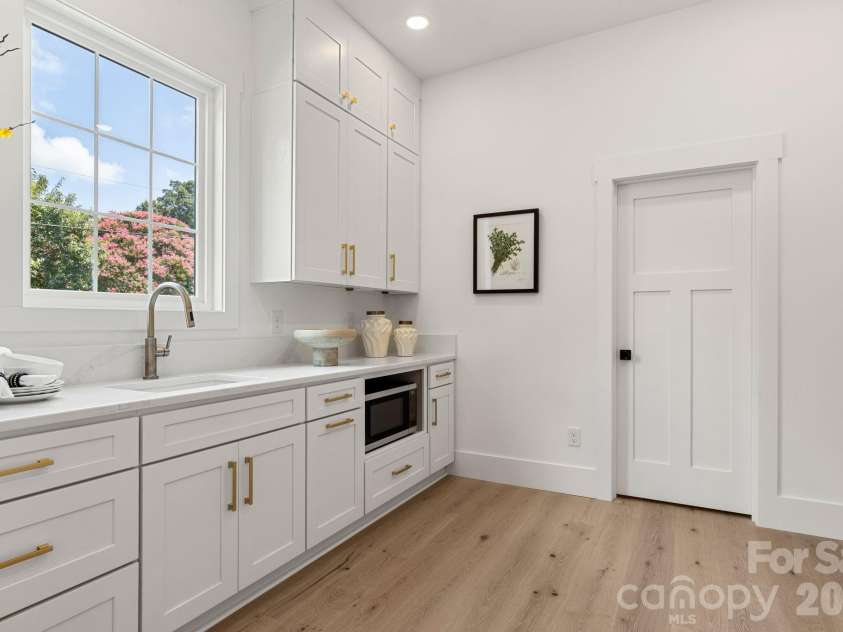 1127 Allen Street, Charlotte, NC 28205.  MLS# CAR4412112, YatesRealty ID 42354. 
