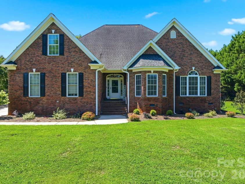 535 Hallman Drive, Rock Hill, SC 29732.  MLS# CAR4411006, YatesRealty ID 42355. Full Brick Exterior