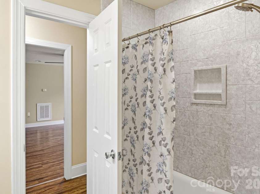535 Hallman Drive, Rock Hill, SC 29732.  MLS# CAR4411006, YatesRealty ID 42355. Upstairs Full Bath