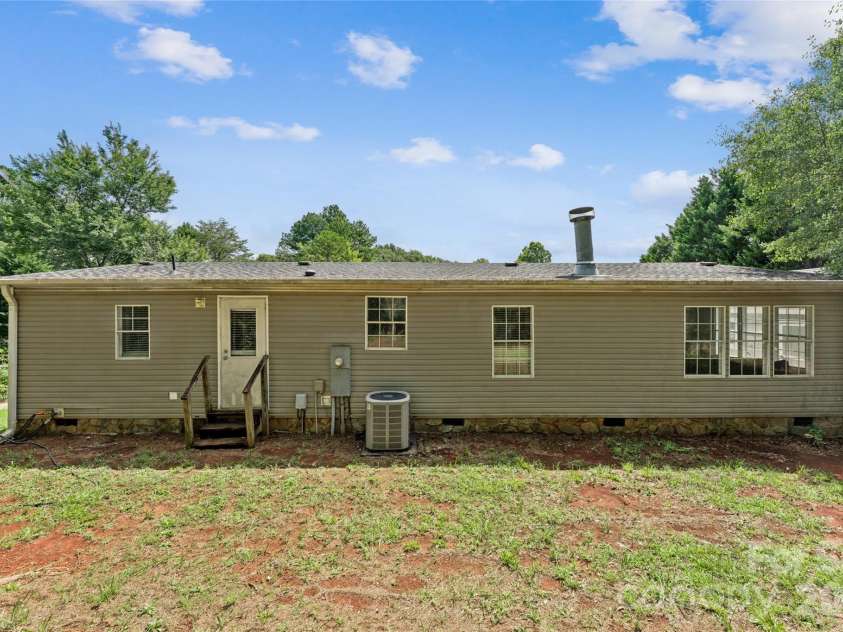 912 Grace Drive, Stanley, NC 28164.  MLS# CAR4406122, YatesRealty ID 42356. 