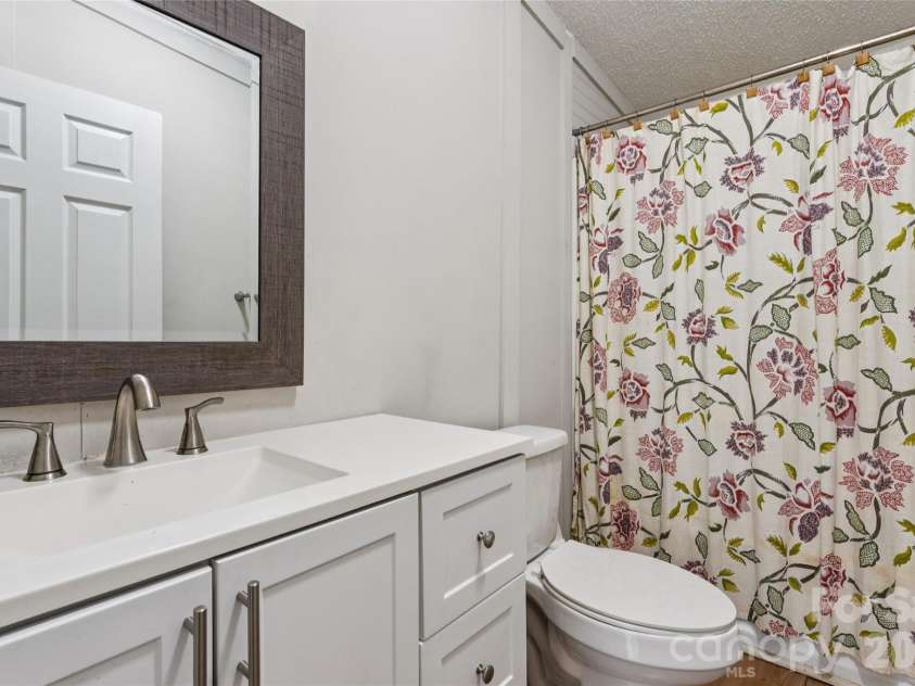 912 Grace Drive, Stanley, NC 28164.  MLS# CAR4406122, YatesRealty ID 42356. Guest/Kid Bathroom..