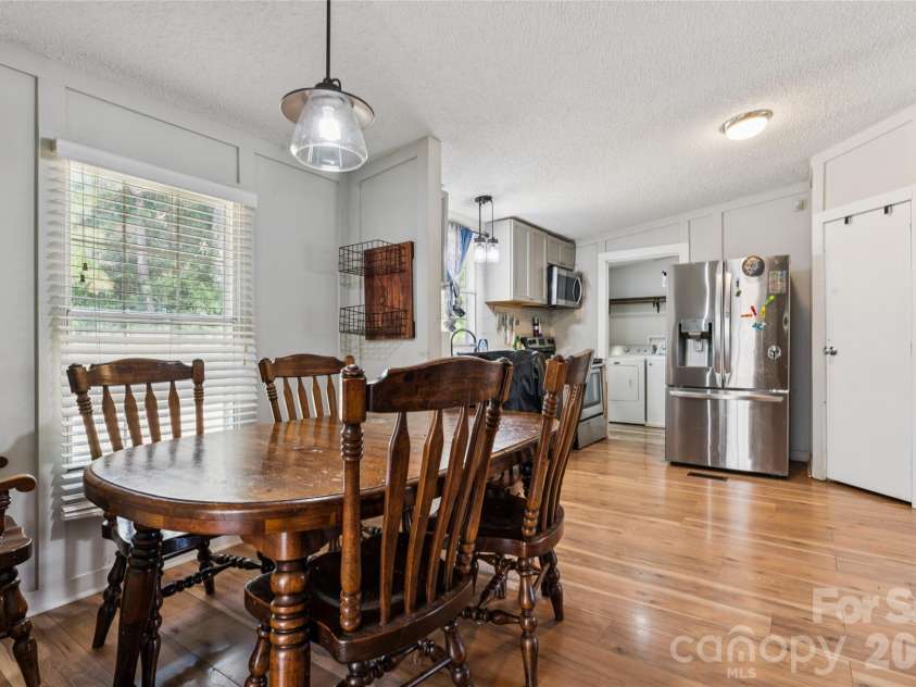 912 Grace Drive, Stanley, NC 28164.  MLS# CAR4406122, YatesRealty ID 42356. Open dining/breakfast area..