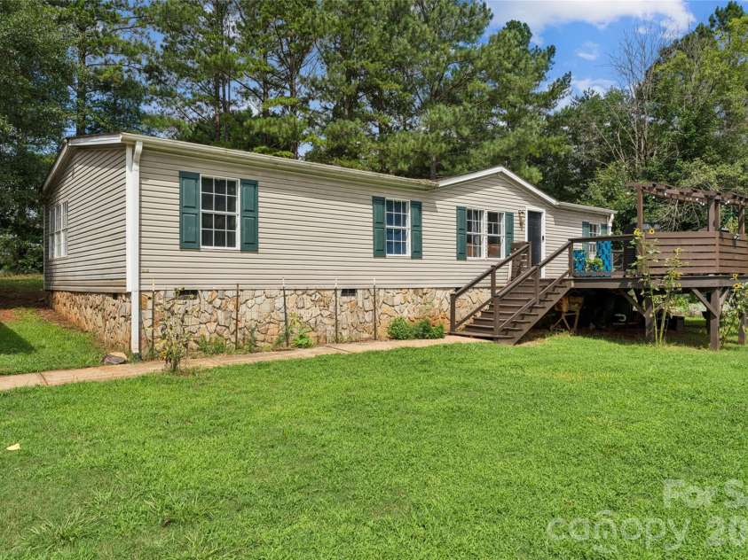 912 Grace Drive, Stanley, NC 28164.  MLS# CAR4406122, YatesRealty ID 42356. Welcome Home..