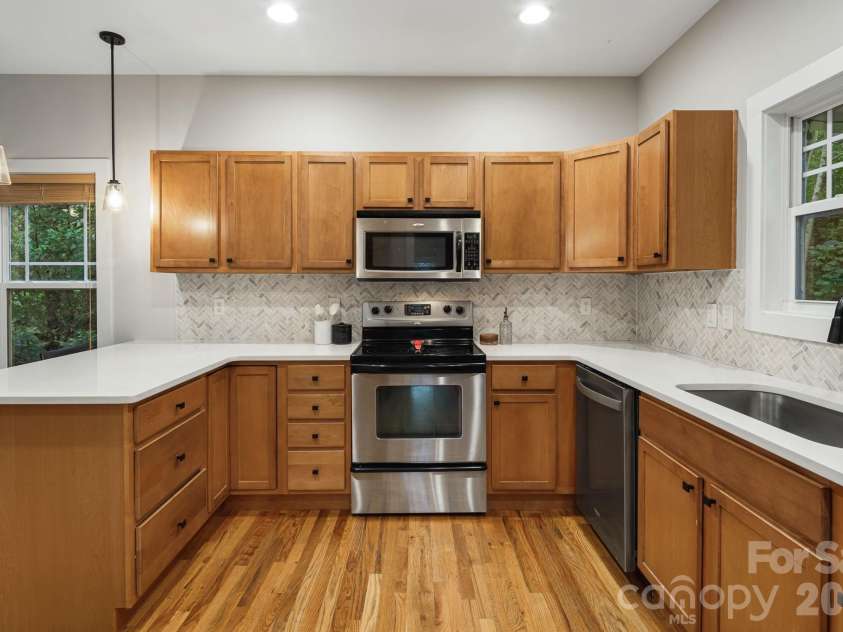 29 Winding Road, Asheville, NC 28803.  MLS# CAR4407595, YatesRealty ID 42357. 