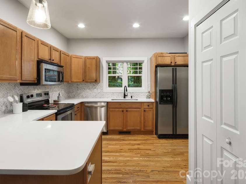 29 Winding Road, Asheville, NC 28803.  MLS# CAR4407595, YatesRealty ID 42357. 