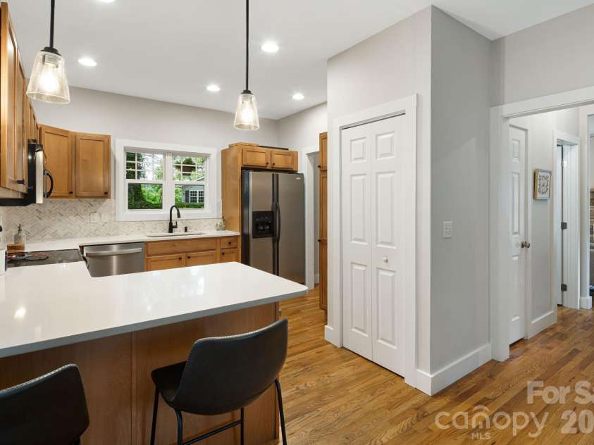 29 Winding Road, Asheville, NC 28803.  MLS# CAR4407595, YatesRealty ID 42357. 