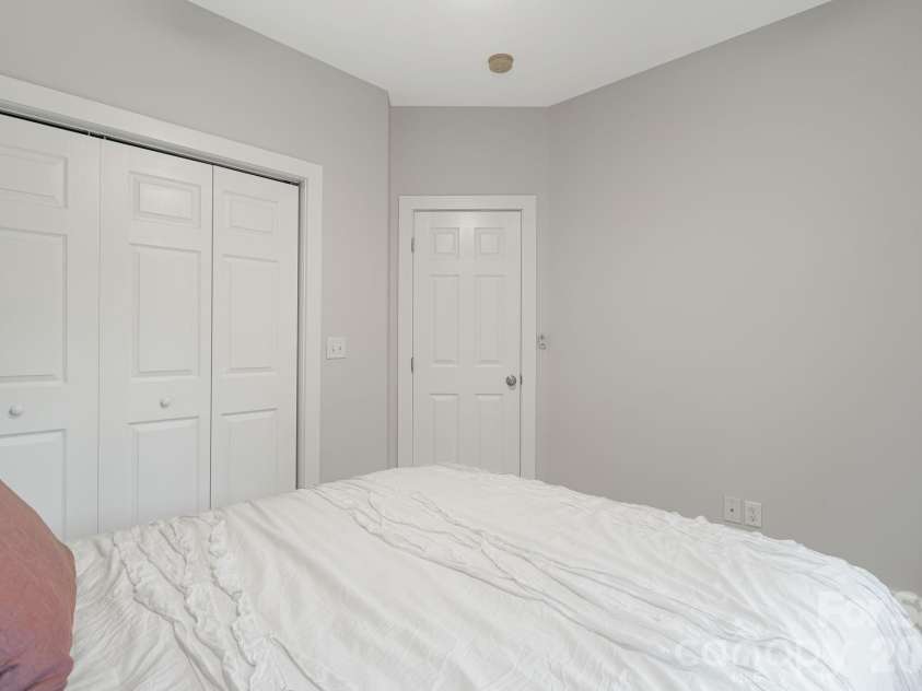 29 Winding Road, Asheville, NC 28803.  MLS# CAR4407595, YatesRealty ID 42357. 