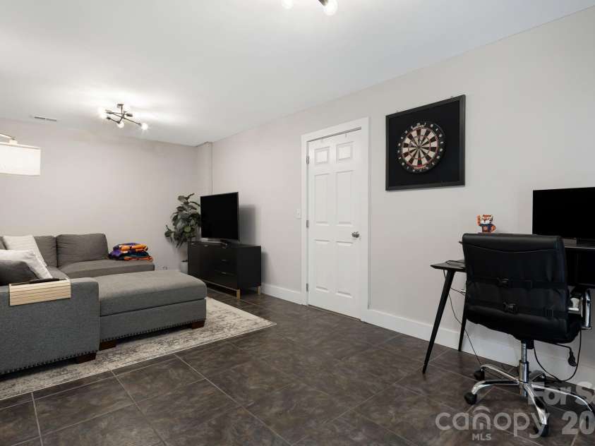 29 Winding Road, Asheville, NC 28803.  MLS# CAR4407595, YatesRealty ID 42357. 