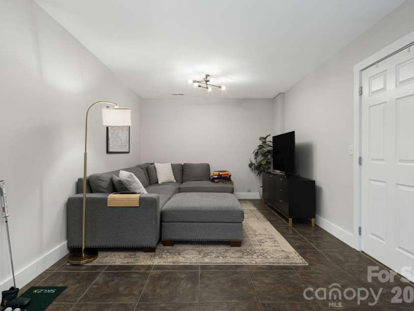 29 Winding Road, Asheville, NC 28803.  MLS# CAR4407595, YatesRealty ID 42357. 