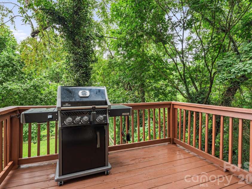 29 Winding Road, Asheville, NC 28803.  MLS# CAR4407595, YatesRealty ID 42357. 