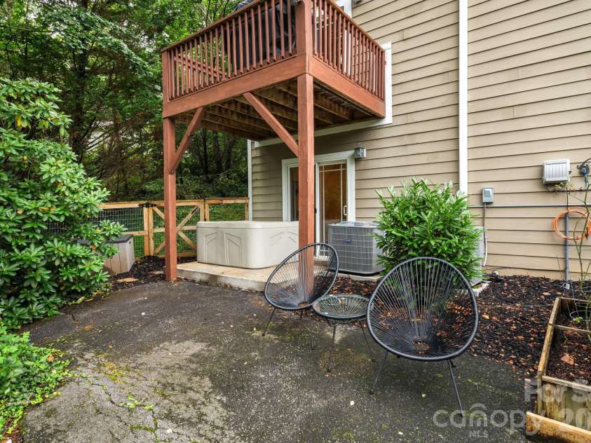 29 Winding Road, Asheville, NC 28803.  MLS# CAR4407595, YatesRealty ID 42357. 