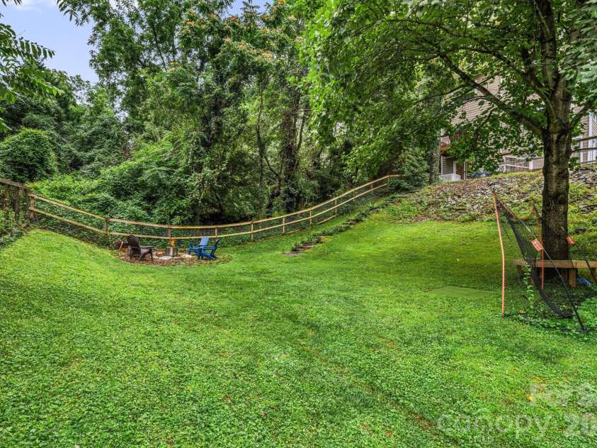 29 Winding Road, Asheville, NC 28803.  MLS# CAR4407595, YatesRealty ID 42357. 