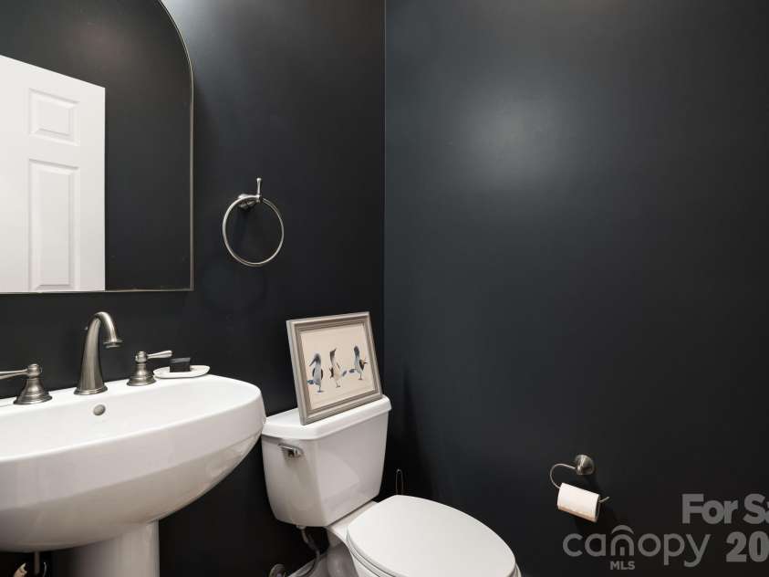 29 Winding Road, Asheville, NC 28803.  MLS# CAR4407595, YatesRealty ID 42357. Half Bathroom