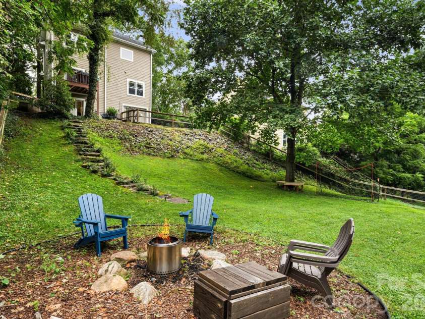 29 Winding Road, Asheville, NC 28803.  MLS# CAR4407595, YatesRealty ID 42357. Large Backyard