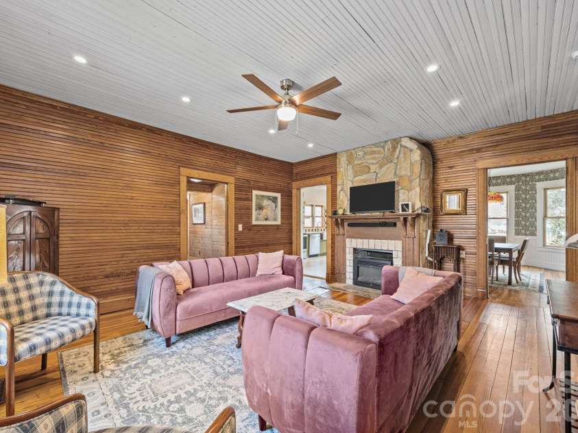 615 Rose Hill Road, Asheville, NC 28803.  MLS# CAR4393254, YatesRealty ID 4236. 