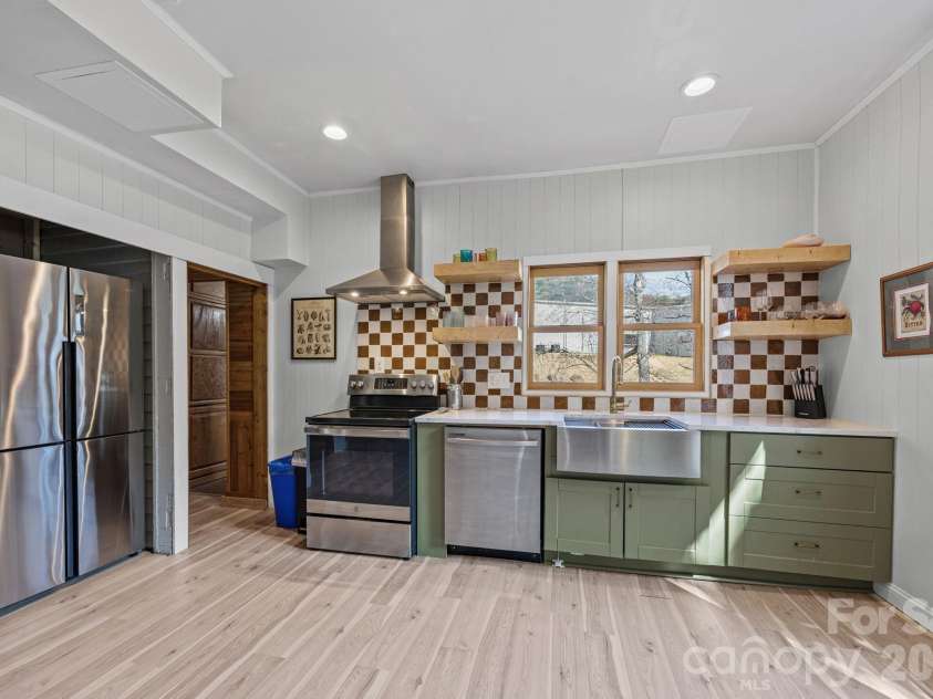 615 Rose Hill Road, Asheville, NC 28803.  MLS# CAR4393254, YatesRealty ID 4236. 