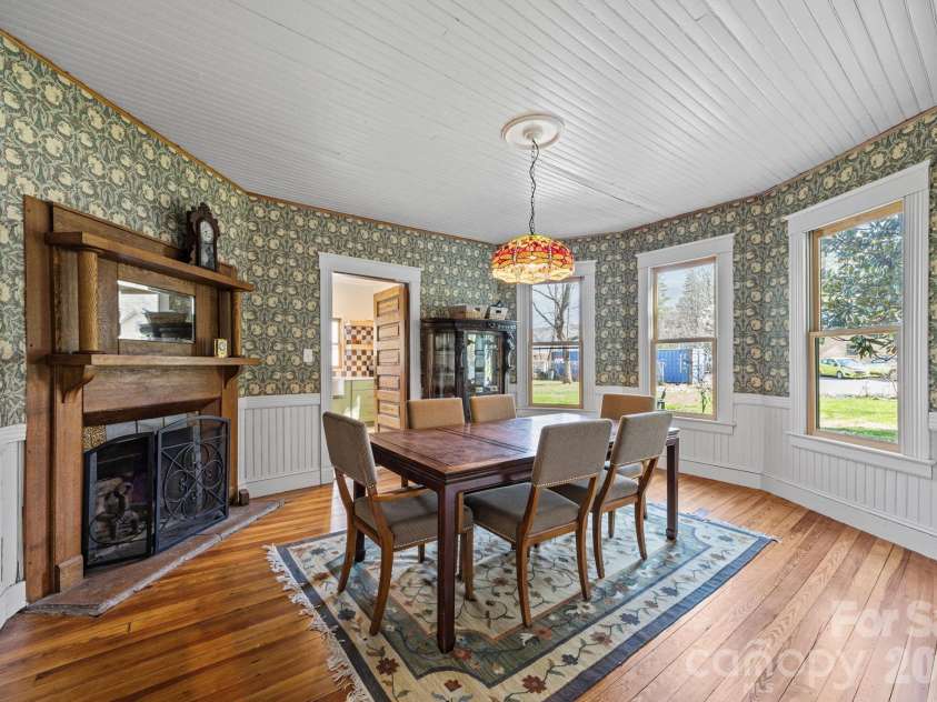 615 Rose Hill Road, Asheville, NC 28803.  MLS# CAR4393254, YatesRealty ID 4236. 