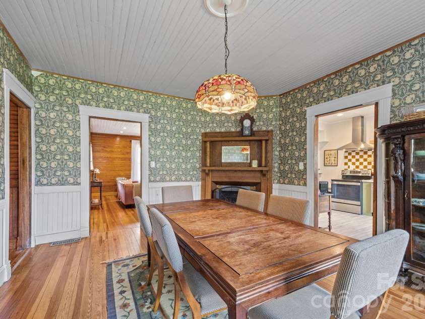 615 Rose Hill Road, Asheville, NC 28803.  MLS# CAR4393254, YatesRealty ID 4236. 