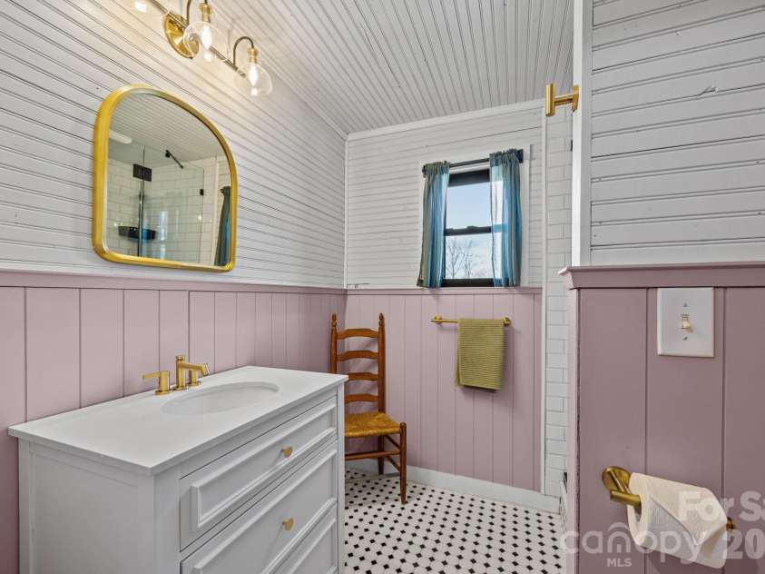 615 Rose Hill Road, Asheville, NC 28803.  MLS# CAR4393254, YatesRealty ID 4236. 