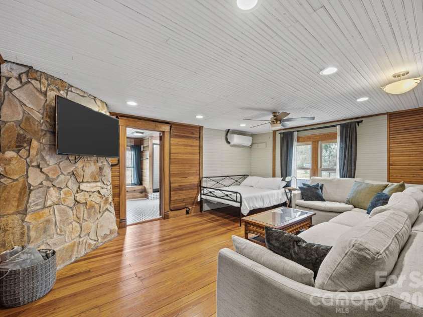 615 Rose Hill Road, Asheville, NC 28803.  MLS# CAR4393254, YatesRealty ID 4236. 