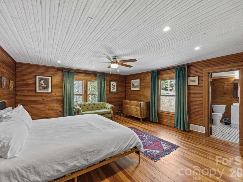 615 Rose Hill Road, Asheville, NC 28803.  MLS# CAR4393254, YatesRealty ID 4236. 