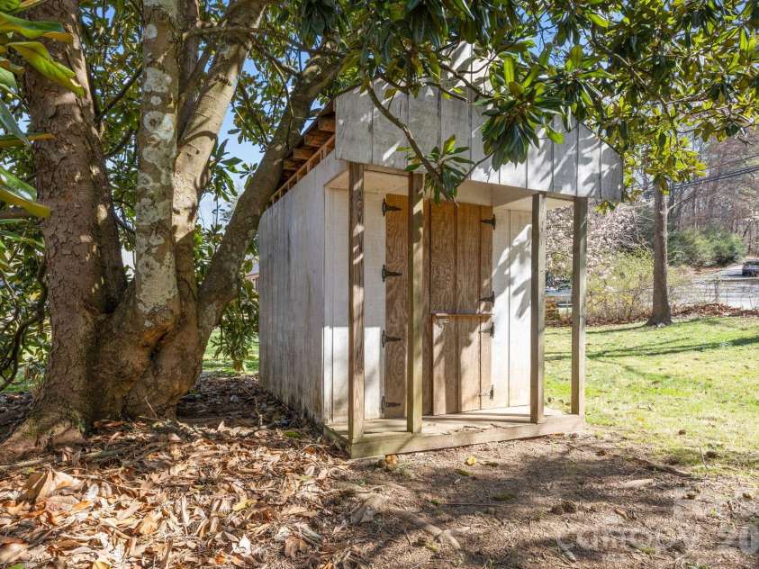 615 Rose Hill Road, Asheville, NC 28803.  MLS# CAR4393254, YatesRealty ID 4236. 