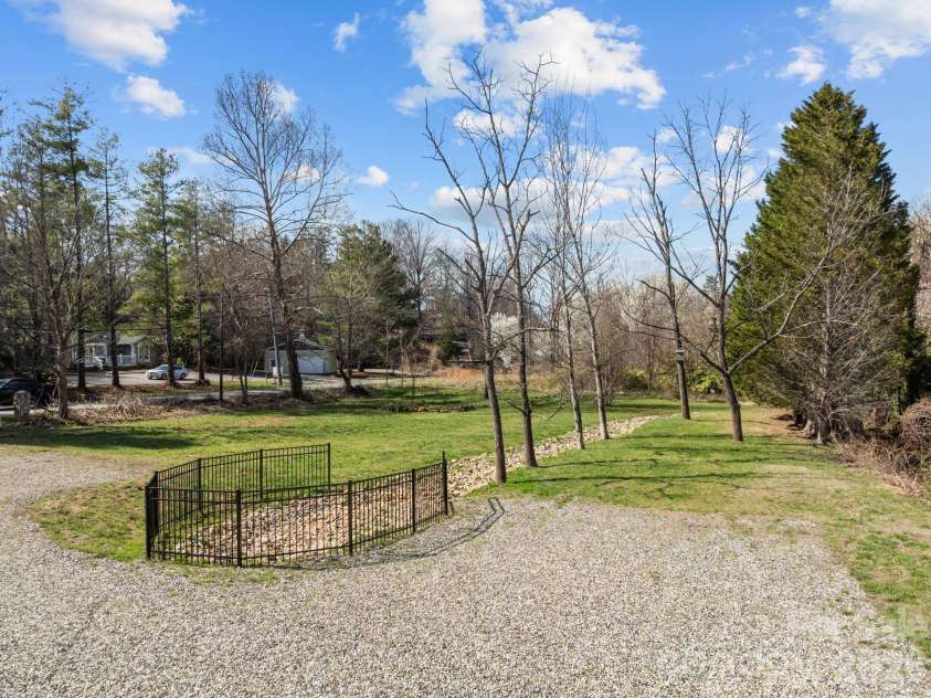 615 Rose Hill Road, Asheville, NC 28803.  MLS# CAR4393254, YatesRealty ID 4236. 