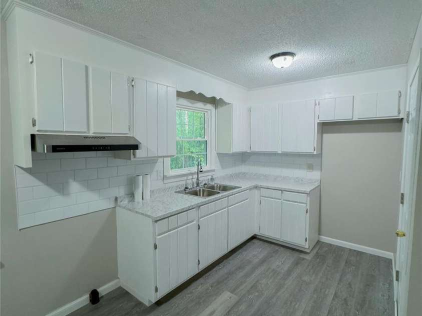 705 Creekridge Drive, Monroe, NC 28110.  MLS# CAR4411877, YatesRealty ID 42360. Kitchen