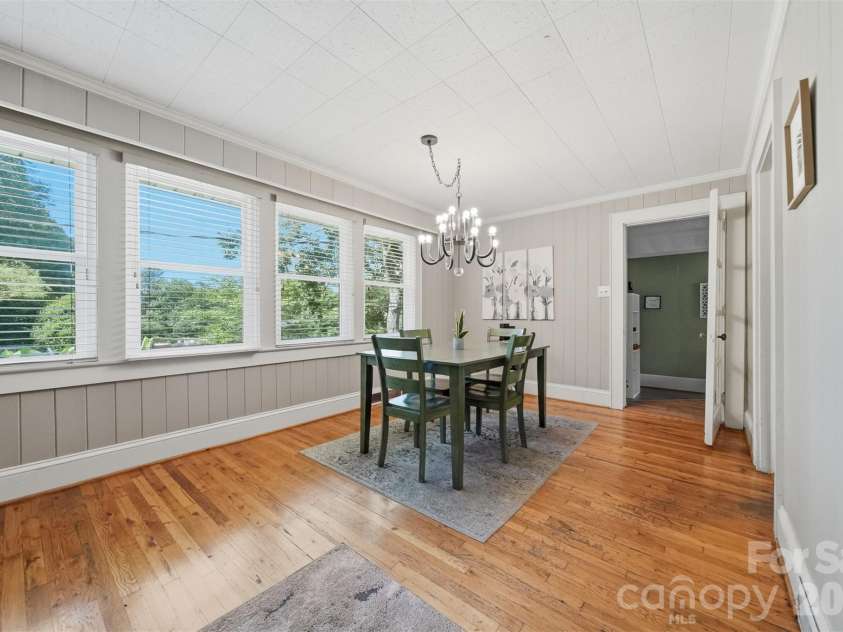 321 16th Avenue, Hickory, NC 28601.  MLS# CAR4404709, YatesRealty ID 42361. 