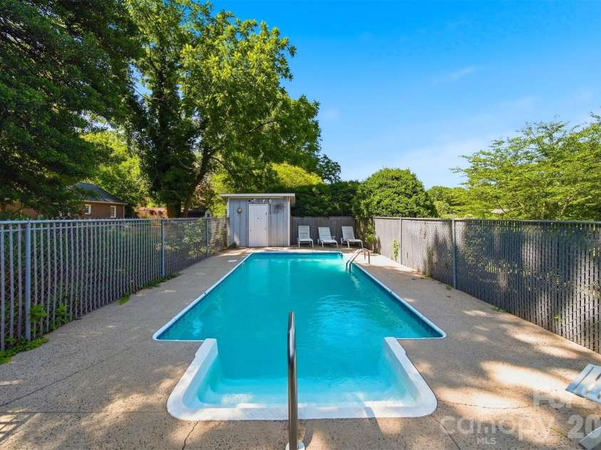 321 16th Avenue, Hickory, NC 28601.  MLS# CAR4404709, YatesRealty ID 42361. 