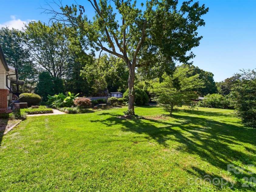 321 16th Avenue, Hickory, NC 28601.  MLS# CAR4404709, YatesRealty ID 42361. 