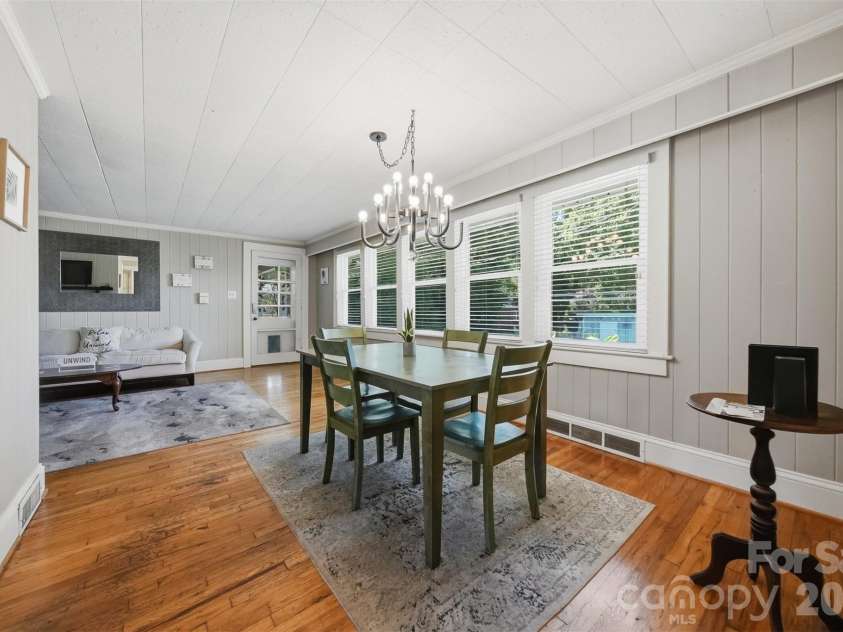 321 16th Avenue, Hickory, NC 28601.  MLS# CAR4404709, YatesRealty ID 42361. 