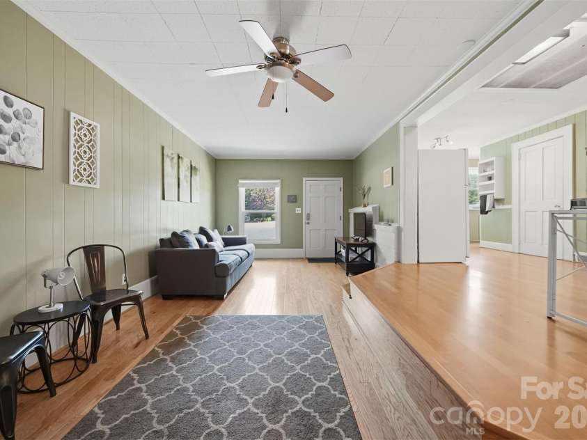 321 16th Avenue, Hickory, NC 28601.  MLS# CAR4404709, YatesRealty ID 42361. 