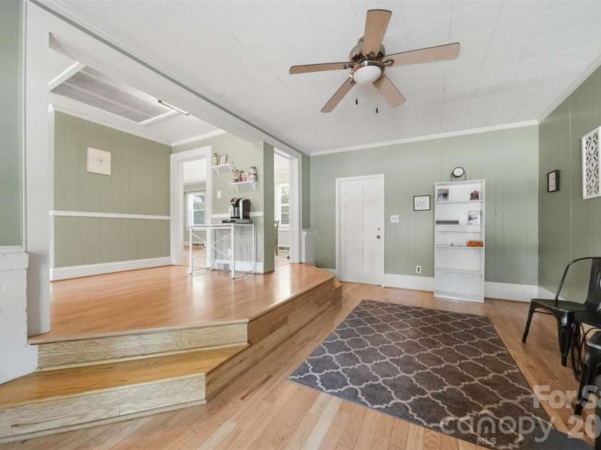 321 16th Avenue, Hickory, NC 28601.  MLS# CAR4404709, YatesRealty ID 42361. 