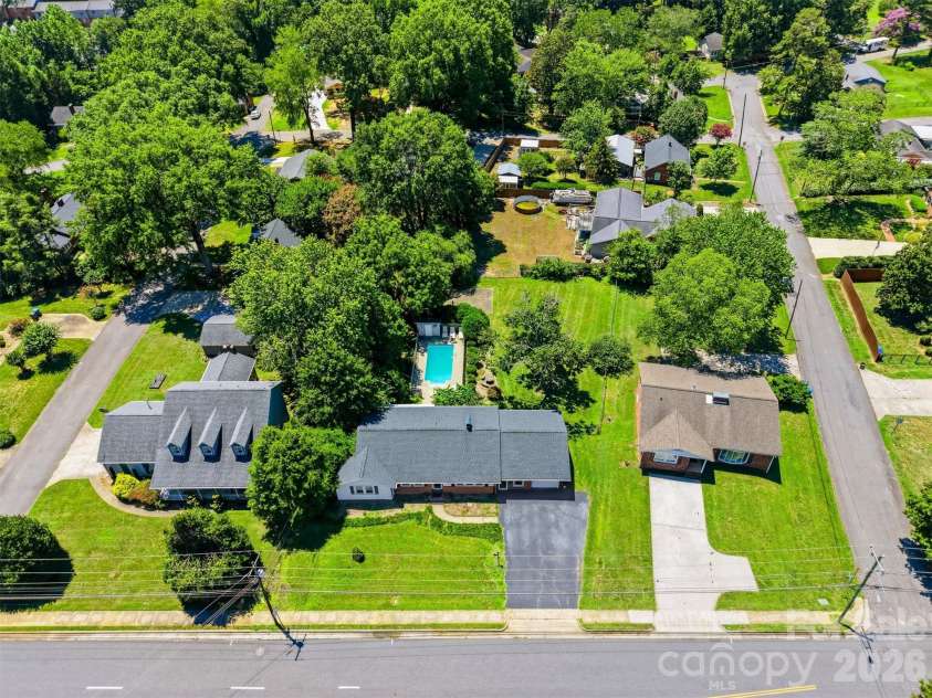 321 16th Avenue, Hickory, NC 28601.  MLS# CAR4404709, YatesRealty ID 42361. 