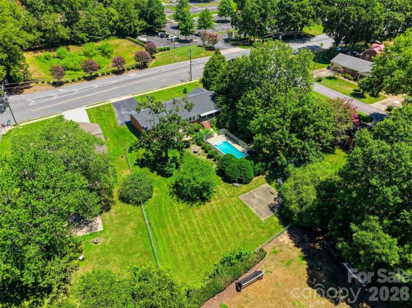 321 16th Avenue, Hickory, NC 28601.  MLS# CAR4404709, YatesRealty ID 42361. 
