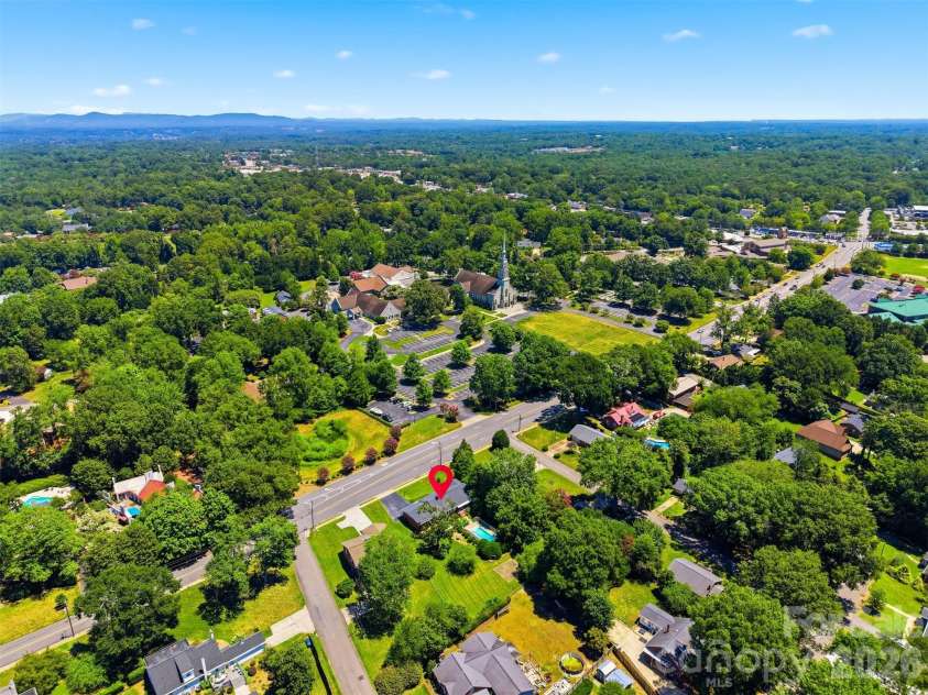 321 16th Avenue, Hickory, NC 28601.  MLS# CAR4404709, YatesRealty ID 42361. 
