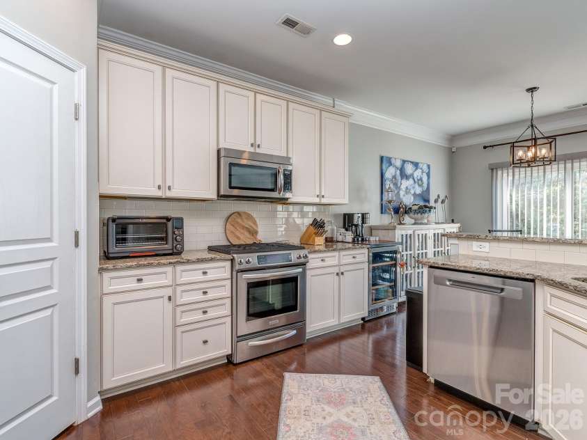 5951 Carrollton Lane, Charlotte, NC 28210.  MLS# CAR4409578, YatesRealty ID 42367. 